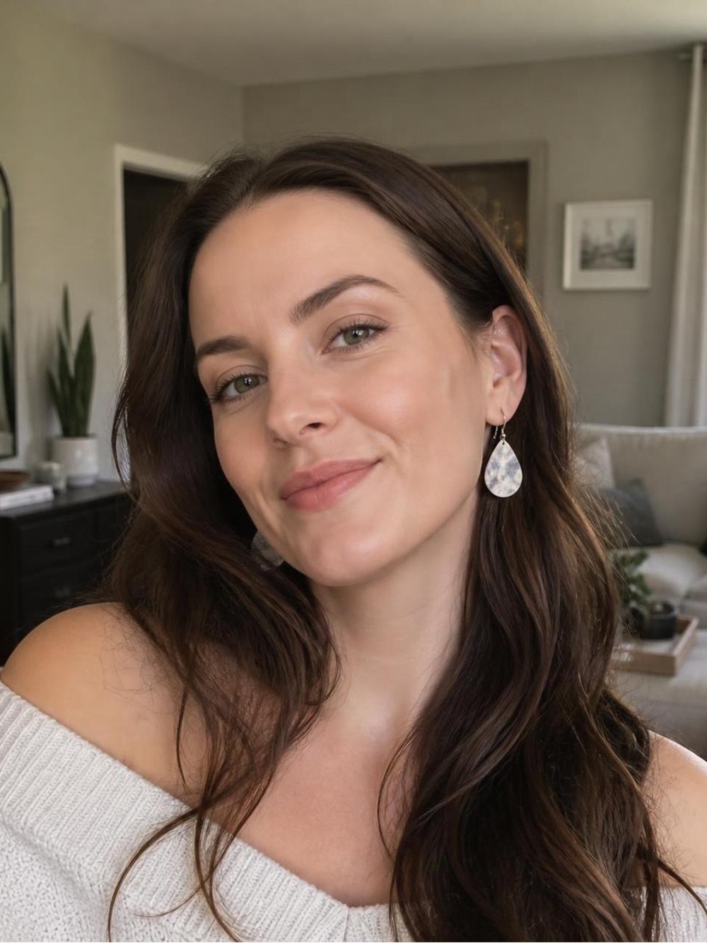 Tie-Dye Teardrop Drop Earrings in Gray and White